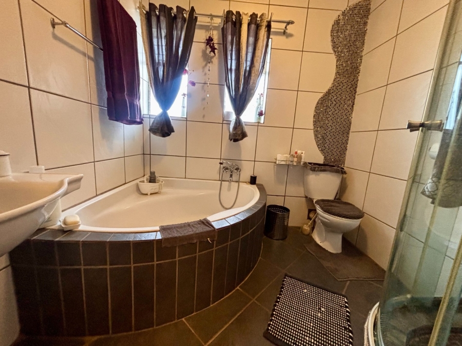 3 Bedroom Property for Sale in Wilkeville North West